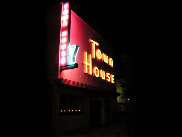 TownHouse Lounge Logo